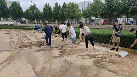 微光匯聚、風雨同舟，我們一起扛！