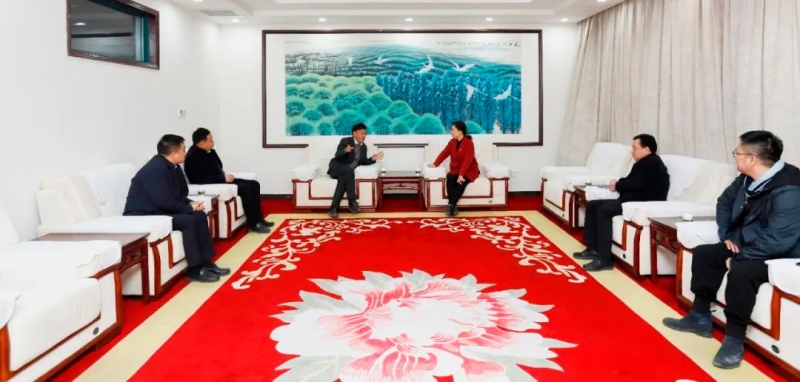 發(fā)揮產(chǎn)業(yè)優(yōu)勢(shì) 助力鄉(xiāng)村振興 | 民權(quán)縣委副書記、縣長王靜嫻會(huì)見關(guān)曉彥董事長一行